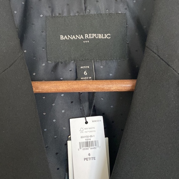 NEW with tags - Banana Republic women’s black blazer size 6 petite - Picture 3 of 10